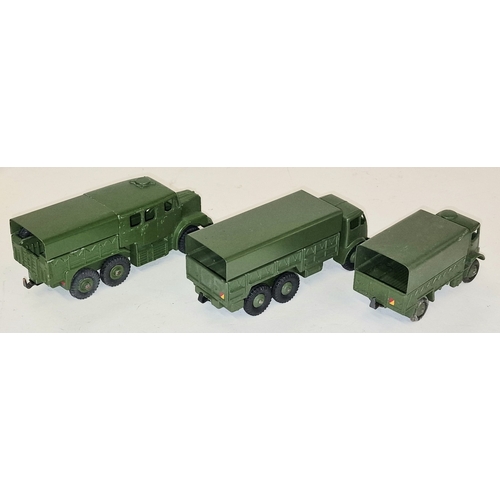 135 - Dinky Toys military group to include 622 10-Ton Army Truck, 623 Army Covered Wagon and 689 Medium Ar... 