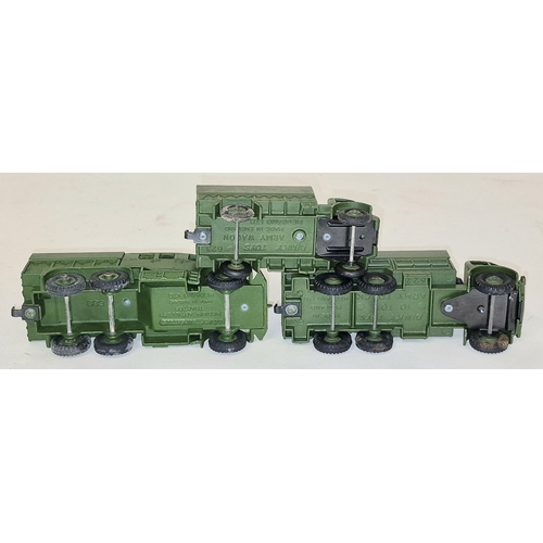 135 - Dinky Toys military group to include 622 10-Ton Army Truck, 623 Army Covered Wagon and 689 Medium Ar... 