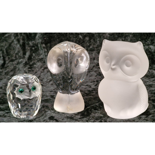 120 - A boxed Byzantium crystal glass owl together with two other glass owls (3).