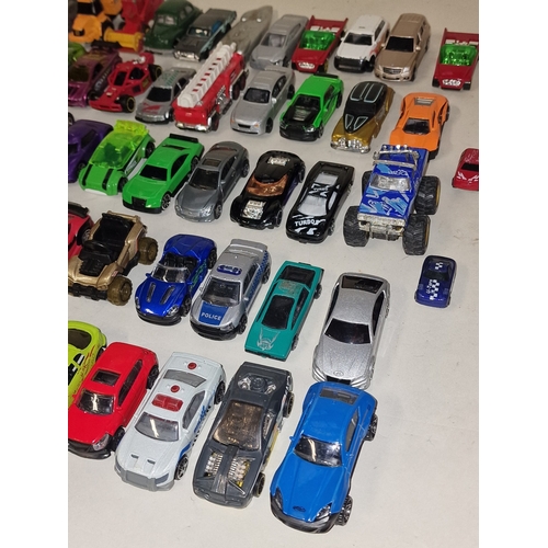 70 - A collection of mainly modern die cast cars to include Hot Wheels and Matchbox