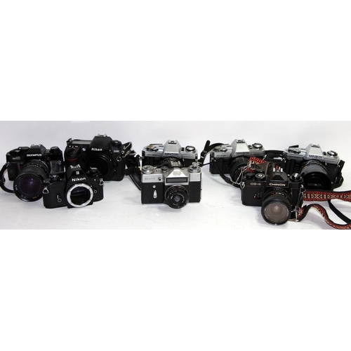 115 - A collection of vintage 35mm film SLR cameras, mostly with lenses, Olympus, Nikon, Minolta etc. Incl... 