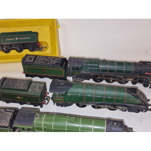 87 - Good collection of loose OO Gauge locomotives and tenders to include Hornby and Triang. Not tested b... 