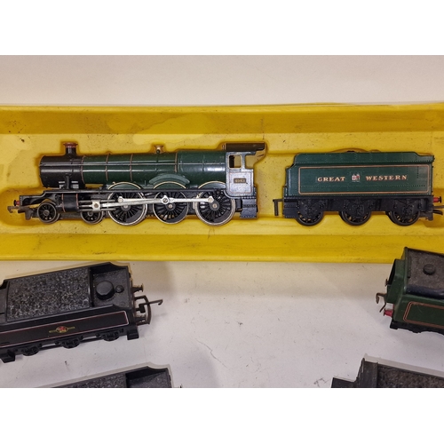 87 - Good collection of loose OO Gauge locomotives and tenders to include Hornby and Triang. Not tested b... 