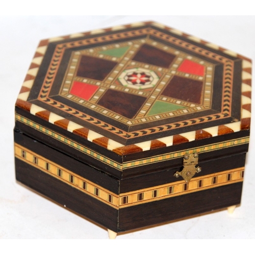 93 - 3 x vintage jewellery boxes including Sorrento ware and Oriental style lacquer, two are musical (mus... 