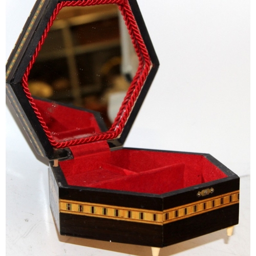 93 - 3 x vintage jewellery boxes including Sorrento ware and Oriental style lacquer, two are musical (mus... 