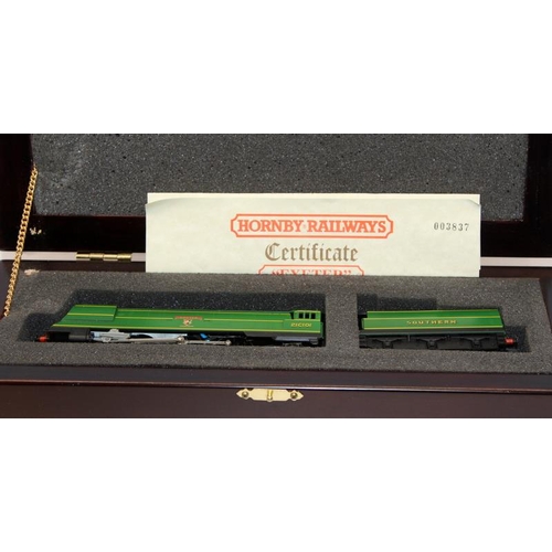 33 - Hornby OO gauge limited edition locomotive and tender: Southern Railways West Country Class 'Exeter'... 