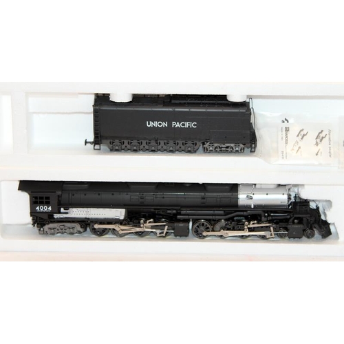 40 - Rivarossi OO gauge locomotive set ref:1584: 4-8-8-4 Big Boy Union Pacific No.4004. Boxed