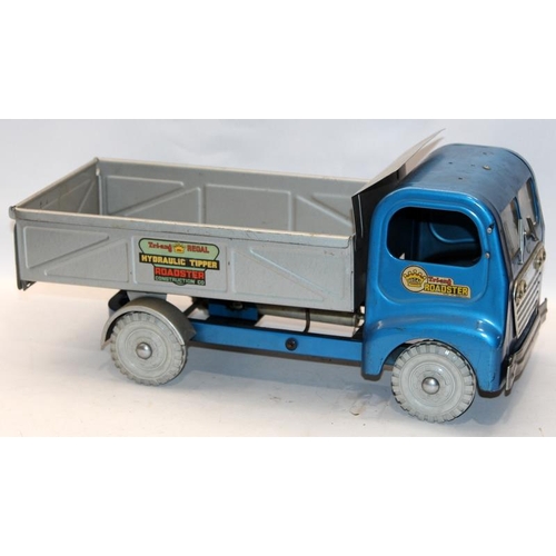 14 - Vintage 1960's Tri-ang Regal Roadster Hydraulic Tipper truck, blue cab, 'steel' tipper. In excellent... 