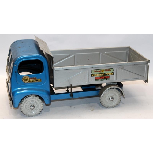 14 - Vintage 1960's Tri-ang Regal Roadster Hydraulic Tipper truck, blue cab, 'steel' tipper. In excellent... 