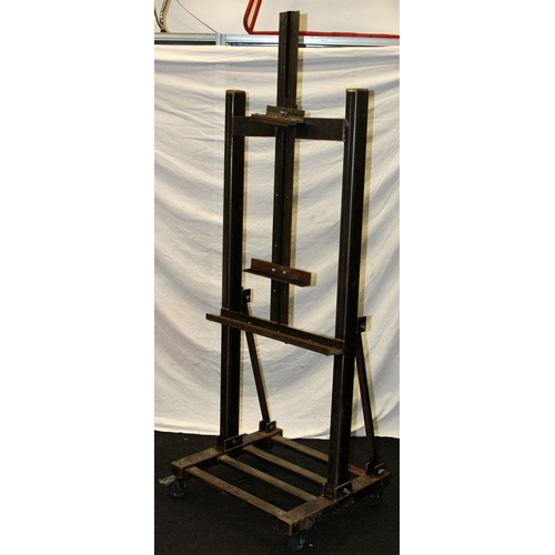 249 - Heavy duty large easel manufactured from welded box and angle steel. O/all height of frame 170cms