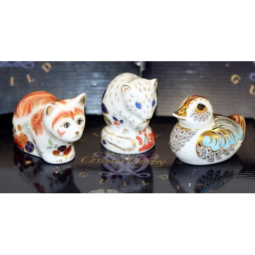 276 - 3 x Royal Crown Derby Imari Paperweights: Duckling, Dormouse and Spice Kitten. All Collectors Guild ... 