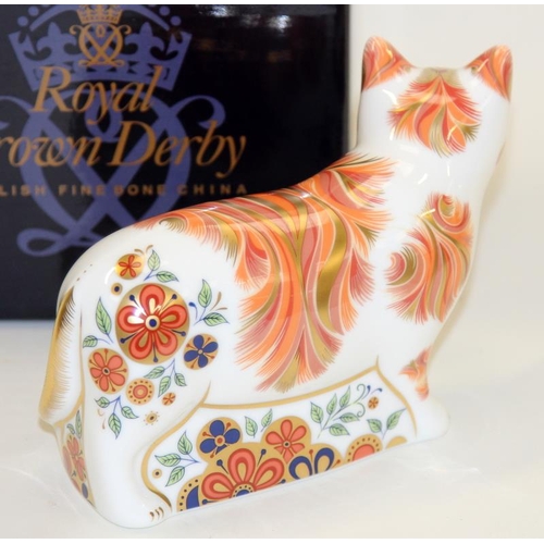 281 - Royal Crown Derby Imari Paperweight: Sugar the cat, Collectors Guild model, gold stopper c/w box.