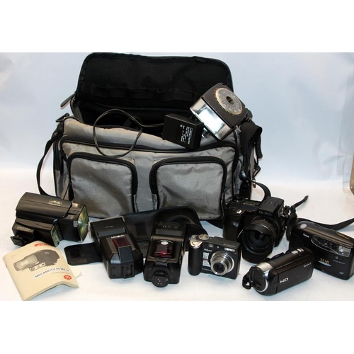 186 - A collection of quality photographic equipment to include Nikon Speedlight SB-28 flash, Minolta SH-0... 