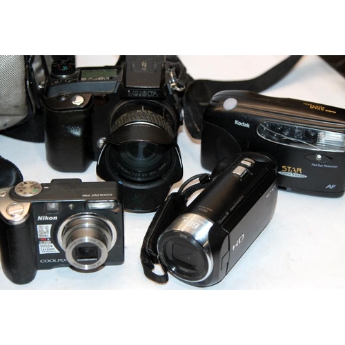 186 - A collection of quality photographic equipment to include Nikon Speedlight SB-28 flash, Minolta SH-0... 