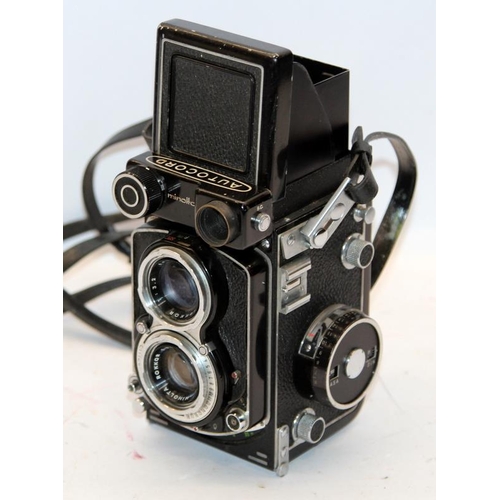 80 - Quality vintage Minolta Autocord twin lens reflex TLR camera. In good cosmetic condition, offered un... 