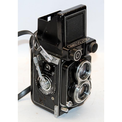 80 - Quality vintage Minolta Autocord twin lens reflex TLR camera. In good cosmetic condition, offered un... 