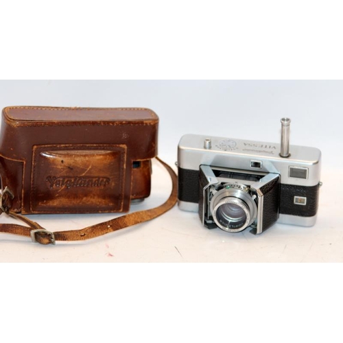 82 - Vintage Voigtlander Vitessa 35mm film camera with barn door lens cover, with Ultron 1:2 50mm lens an... 