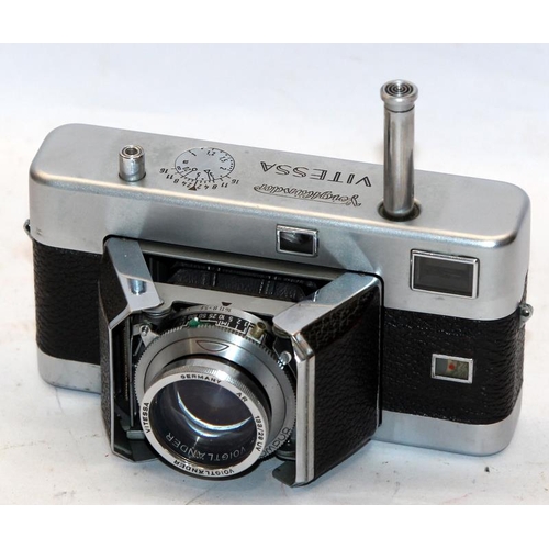 82 - Vintage Voigtlander Vitessa 35mm film camera with barn door lens cover, with Ultron 1:2 50mm lens an... 