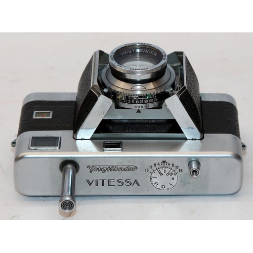 82 - Vintage Voigtlander Vitessa 35mm film camera with barn door lens cover, with Ultron 1:2 50mm lens an... 