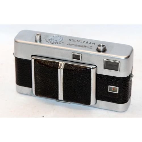 82 - Vintage Voigtlander Vitessa 35mm film camera with barn door lens cover, with Ultron 1:2 50mm lens an... 