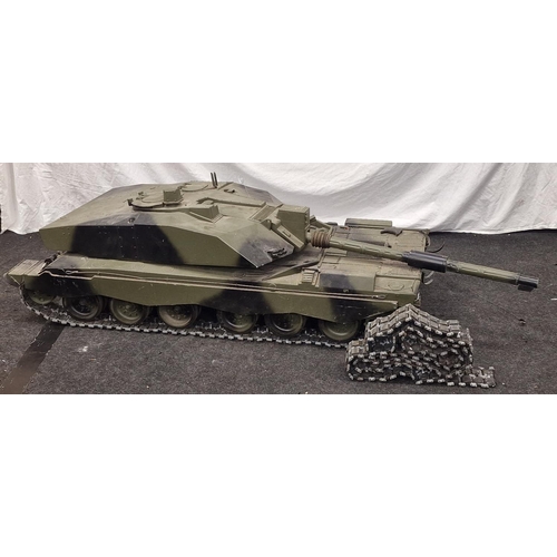 265 - Very large vintage battery powered model of the Trumpeter British Challenger II Main Battle Tank. 16... 