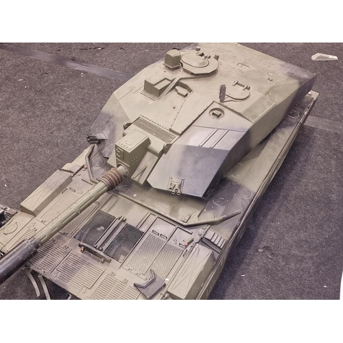 265 - Very large vintage battery powered model of the Trumpeter British Challenger II Main Battle Tank. 16... 