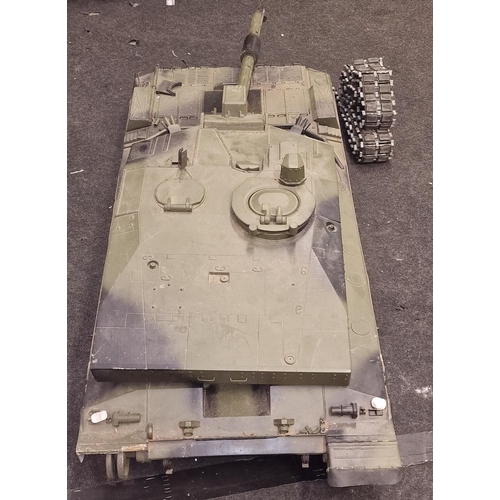 265 - Very large vintage battery powered model of the Trumpeter British Challenger II Main Battle Tank. 16... 