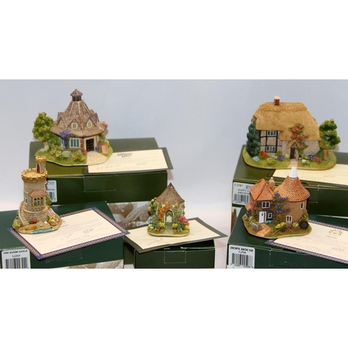 137 - A collection of Lilliput Lane cottages: The Rest House, Happy 21st Birthday, Hops House, The Sandcas... 