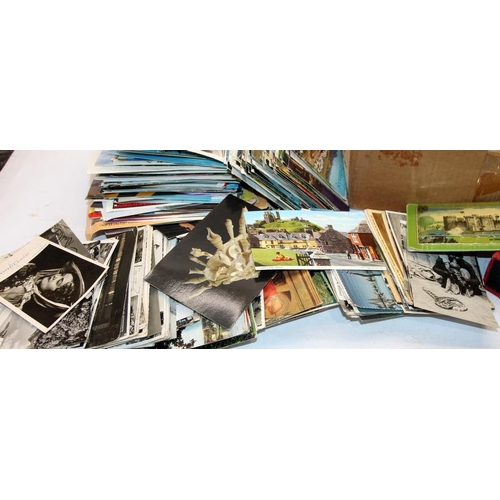 205 - Very large collection of postcards, most genres represented; satirical, cartoon, real photograph and... 