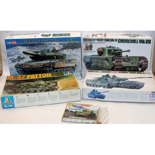 87 - Model Kits: 5 x battle tank model kits, Hobby Boss, Italeri, Tamiya etc. Boxes opened with storage w... 