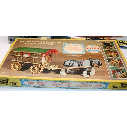 89 - Model Kits: Heller kits Cutty Sark 1:130, Santa Maria 1:75 c/w a Boxaline Old Style English Gypsy Ca... 