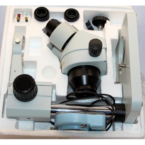 169 - Japanese Sunshine binocular stereo microscope with LED light. Complete and in original packaging