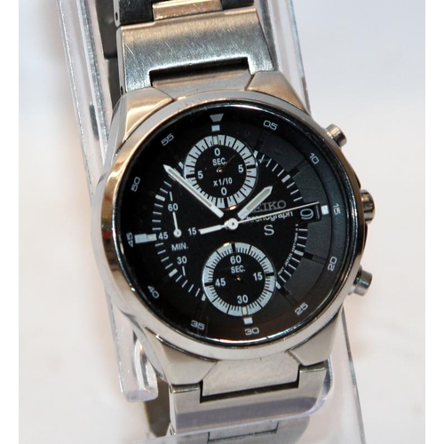 380 - Seiko S gents chronograph ref:V657-0A10. Seen working at time of listing