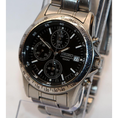 382 - Seiko gents quartz chronograph ref:7T92-0DW0. Seen working at time of listing