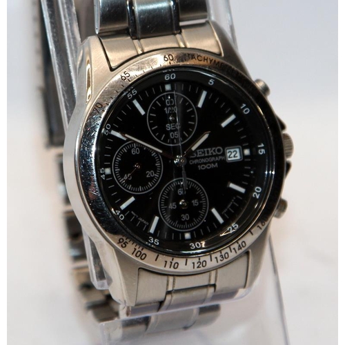 382 - Seiko gents quartz chronograph ref:7T92-0DW0. Seen working at time of listing