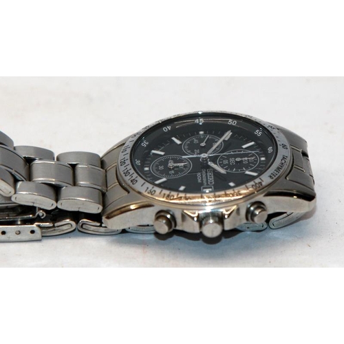 382 - Seiko gents quartz chronograph ref:7T92-0DW0. Seen working at time of listing