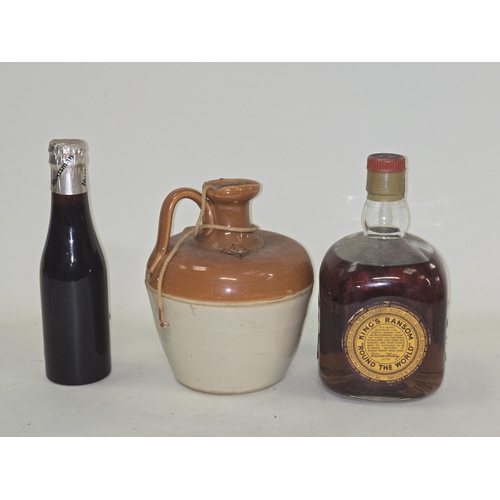 19 - Quantity of vintage alcohol to include 1940's/50's bottle King's Ransom 