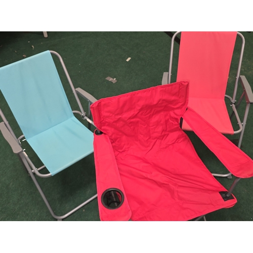 206 - Collection of three folding outdoor camping/beach chairs (REF P98).