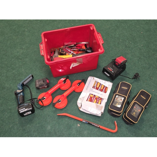 205 - A collection of hand and power tools to include Makita and Bosch (REF P88).