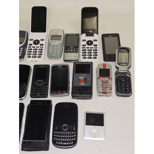 139 - A large collection of mobile phones and other handheld electricals. Various makes and models. 28 in ... 