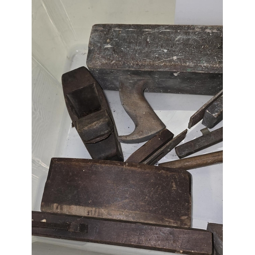 482 - A quantity of vintage woodworking tools.
