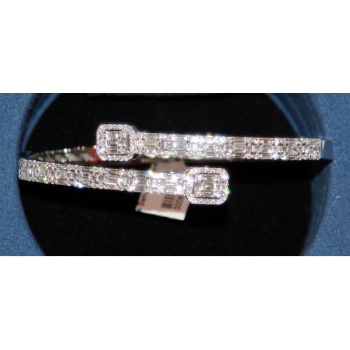 274 - Stunning 18ct white gold and diamonds bangle  bracelet. Embellished with 2.18 carats of diamonds.  B... 