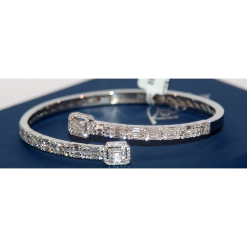 274 - Stunning 18ct white gold and diamonds bangle  bracelet. Embellished with 2.18 carats of diamonds.  B... 