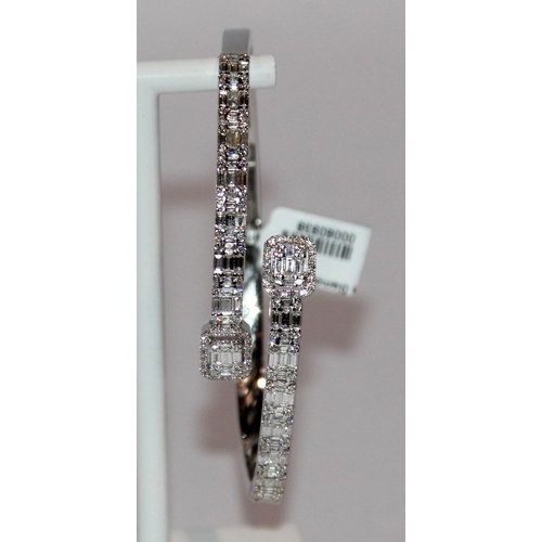 274 - Stunning 18ct white gold and diamonds bangle  bracelet. Embellished with 2.18 carats of diamonds.  B... 