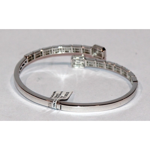 274 - Stunning 18ct white gold and diamonds bangle  bracelet. Embellished with 2.18 carats of diamonds.  B... 
