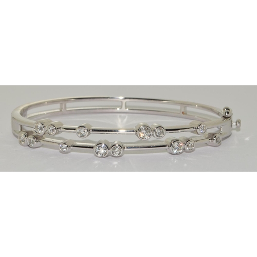 253 - 18ct white gold Diamond twin bar split bangle of 1ct diamonds (New).