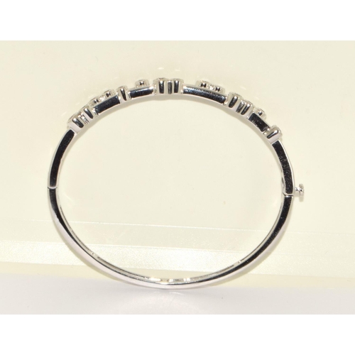 253 - 18ct white gold Diamond twin bar split bangle of 1ct diamonds (New).
