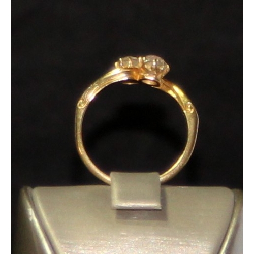 308 - 18ct gold double diamond twist ring size P. Each diamond approx 0.25ct. 3g