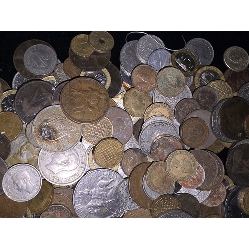 84 - A large collection of GB and foreign coinage.