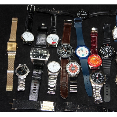 277 - A collection of gents quartz watches, Seiko, Fossil etc. All working at time of listing